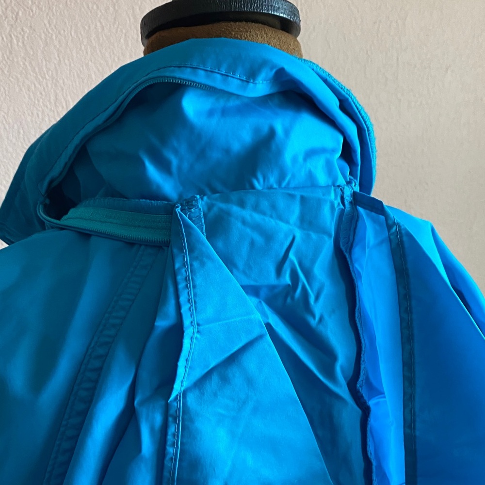 Eddie Bauer Women's Bright Blue Raincoat - Picture 4 of 8